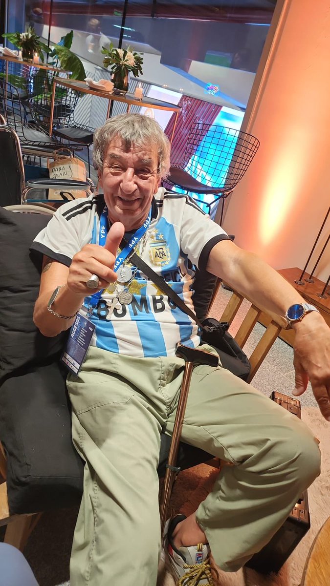 Bergwatches's tweet photo. El más grande de todos usando el reloj campeón del mundo. #eltula #argentinapanama #argentinaxpanama #mejorhinchadadelmundo https://t.co/jjR3BUyPOL