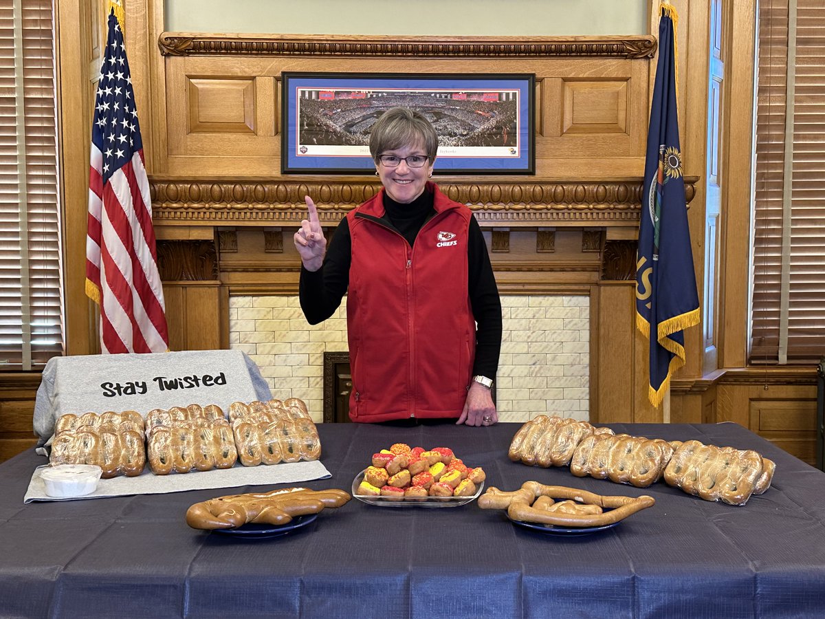 GovLauraKelly's tweet photo. Well, we know what happened the last time a governor bet against me... https://t.co/Ss6y8pU0a8