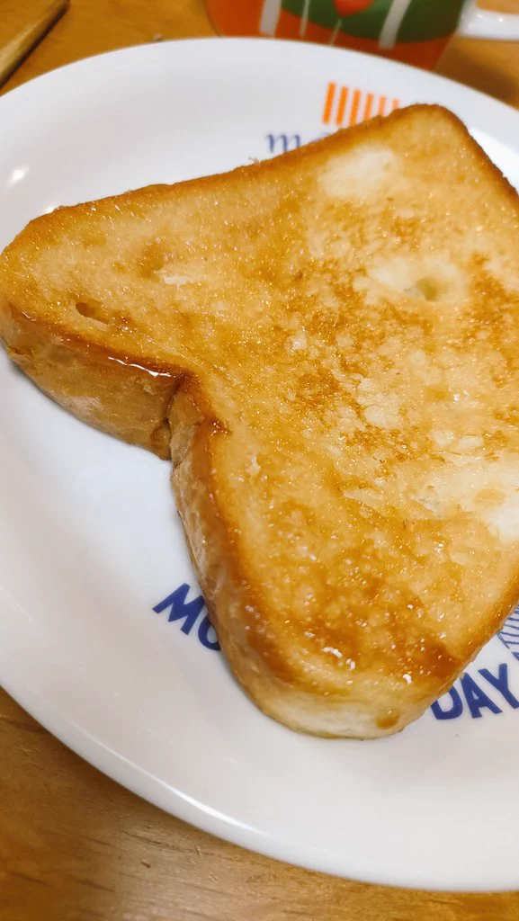 めっちゃうまい〜〜〜
👶の分はバター砂糖少なめでやったけどおいしいって食べてる😌😌😌  