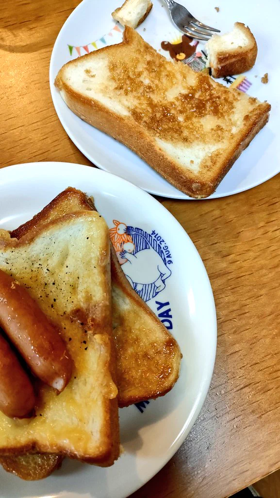 めっちゃうまい〜〜〜
👶の分はバター砂糖少なめでやったけどおいしいって食べてる😌😌😌  