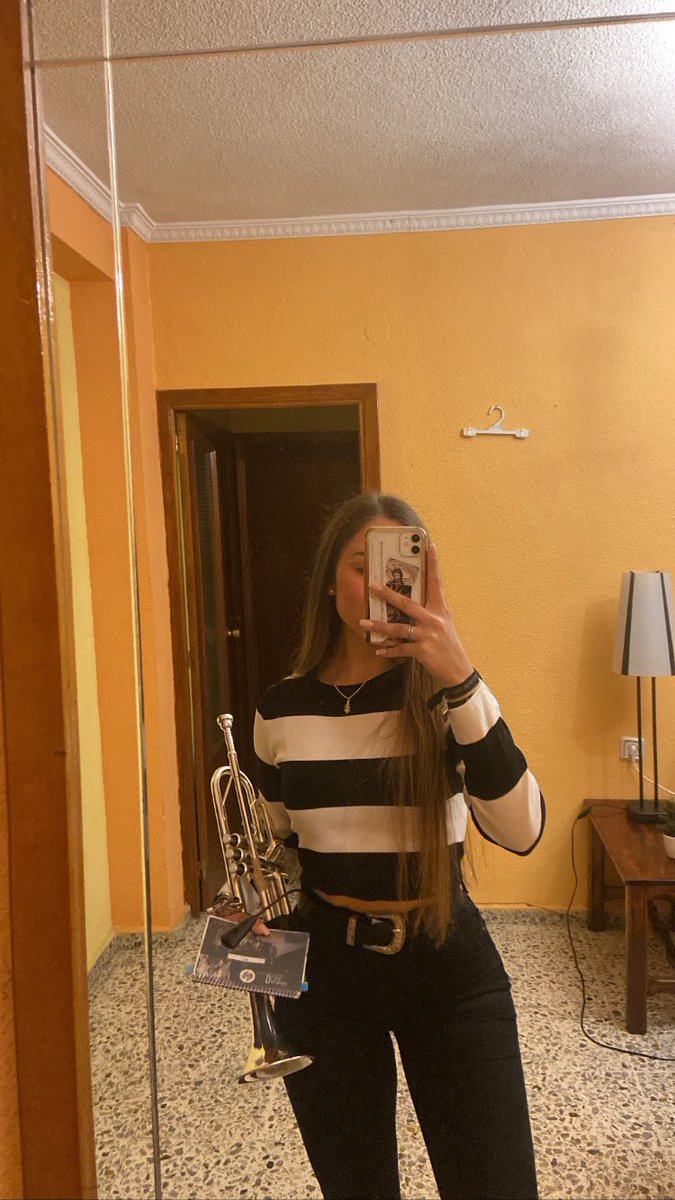 No puedo, tengo ensayo :)