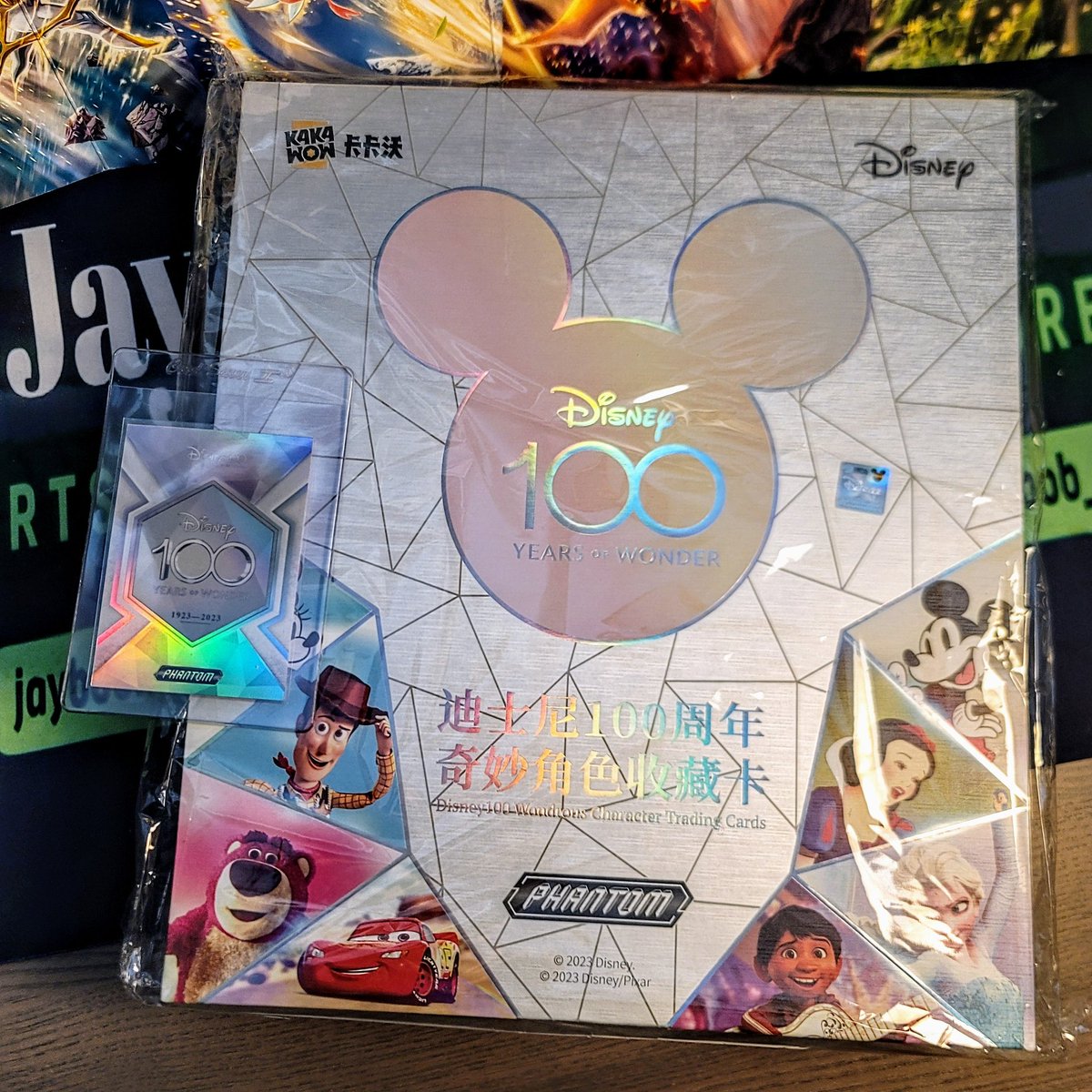 JayBobSons's tweet photo. 🚨 Disney Kakawow Binder Giveaway! 🚨 
Get a free official binder to store your Phantom cards, inside is a promo card (one shown). You gotta work for it!

1. Like ✅️ this and Follow me! 
2. Subscribe to my YouTube (link in bio)
3. RT this and tag one friend!

Winner 4/6 🏆 GL! https://t.co/t3ROOdLFxl