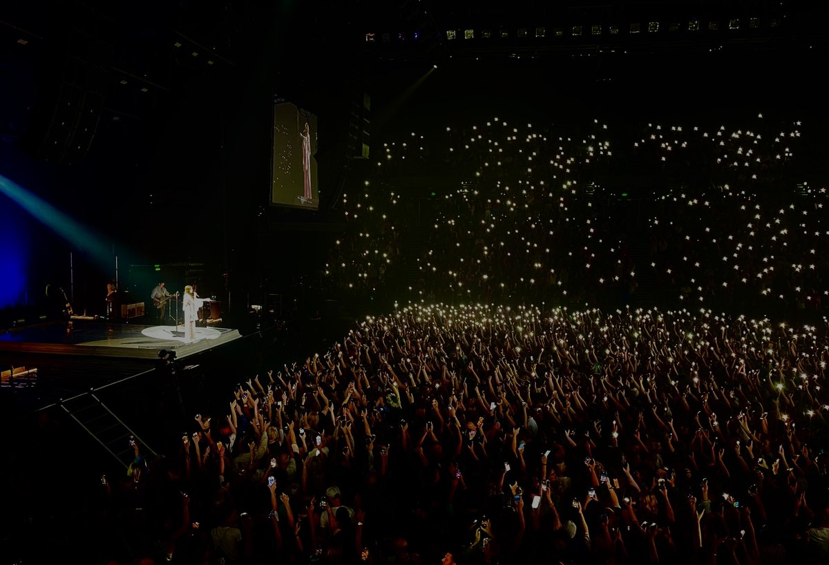 drudgls's tweet photo. Very few masks at the concert 😅 #mask4mask Did not stop me from lip-syncing for my life! 😂 Loved Florence so much! 4th time watching her &amp; the machine! Definitely not the last! 🖤🖤🖤 https://t.co/CrbPYjUB3m