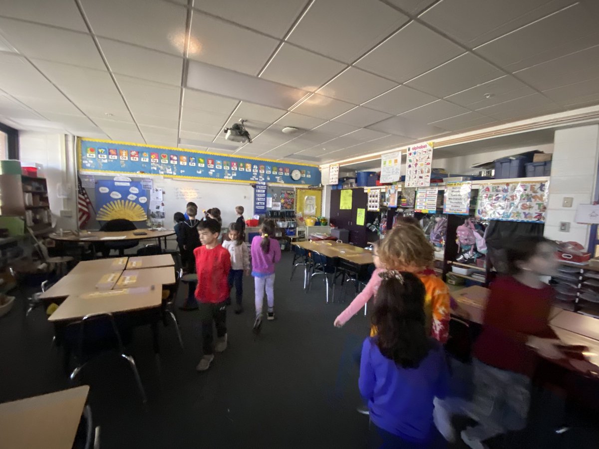 plitberg's tweet photo. Firsties experimenting with flashlights to learn about light! ⁦@AHSD25Patton⁩ https://t.co/BqFFq0vjQf