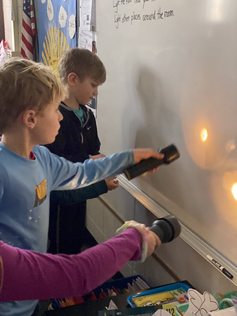 plitberg's tweet photo. Firsties experimenting with flashlights to learn about light! ⁦@AHSD25Patton⁩ https://t.co/BqFFq0vjQf