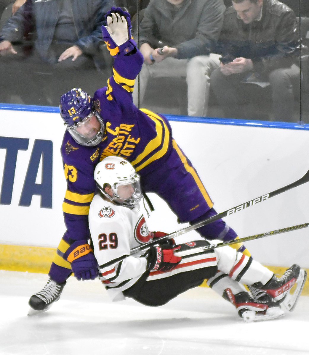PCphoto's tweet photo. That's what I get for changing sides of the rink. @MinnStMHockey down 2-0 to @SCSUHuskies_MH after 2. Going back to my assigned seat now. https://t.co/s2yV61pZi6