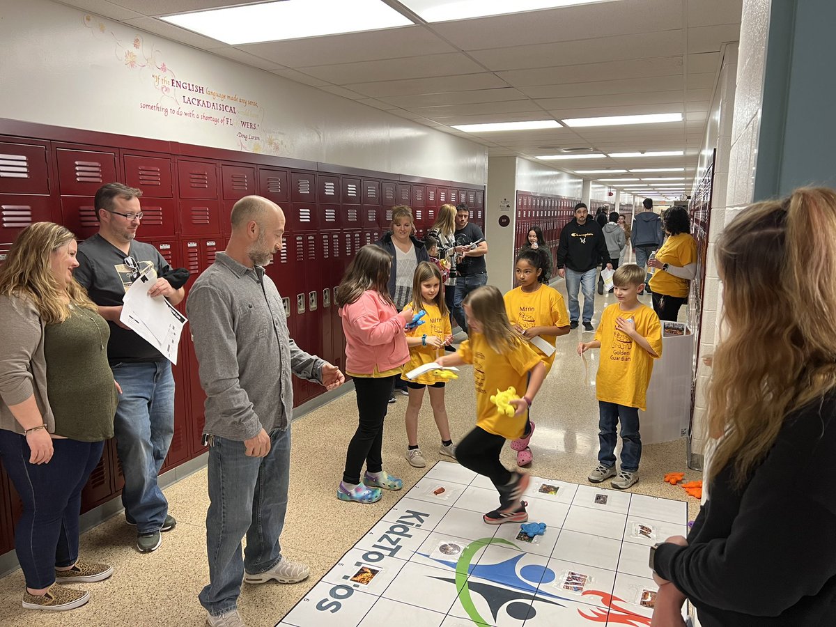 GMgoldenGuards's tweet photo. Last night at our Learning Expo our Golden Guardians shared their knowledge of the #unlesscontest and how we can help save the golden coin turtle! π’π @GovMifflinSD https://t.co/0lL7ltkVqz