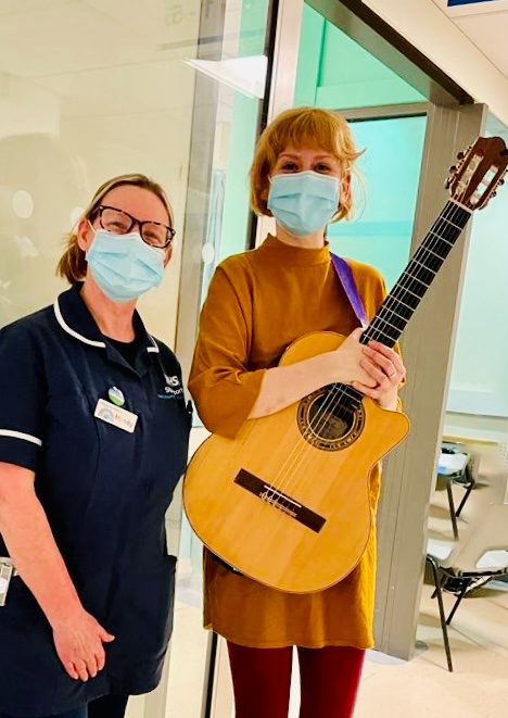 First music session was thoroughly enjoyed by patients and staff today! It was so lovely to see our patients responding positively to music and song. @Ward_E1 @AliceJo42072450 @mcquakee @SupportSft @HasuHill @AmyBowlesGuitar @PatriotOfori @ljheald92