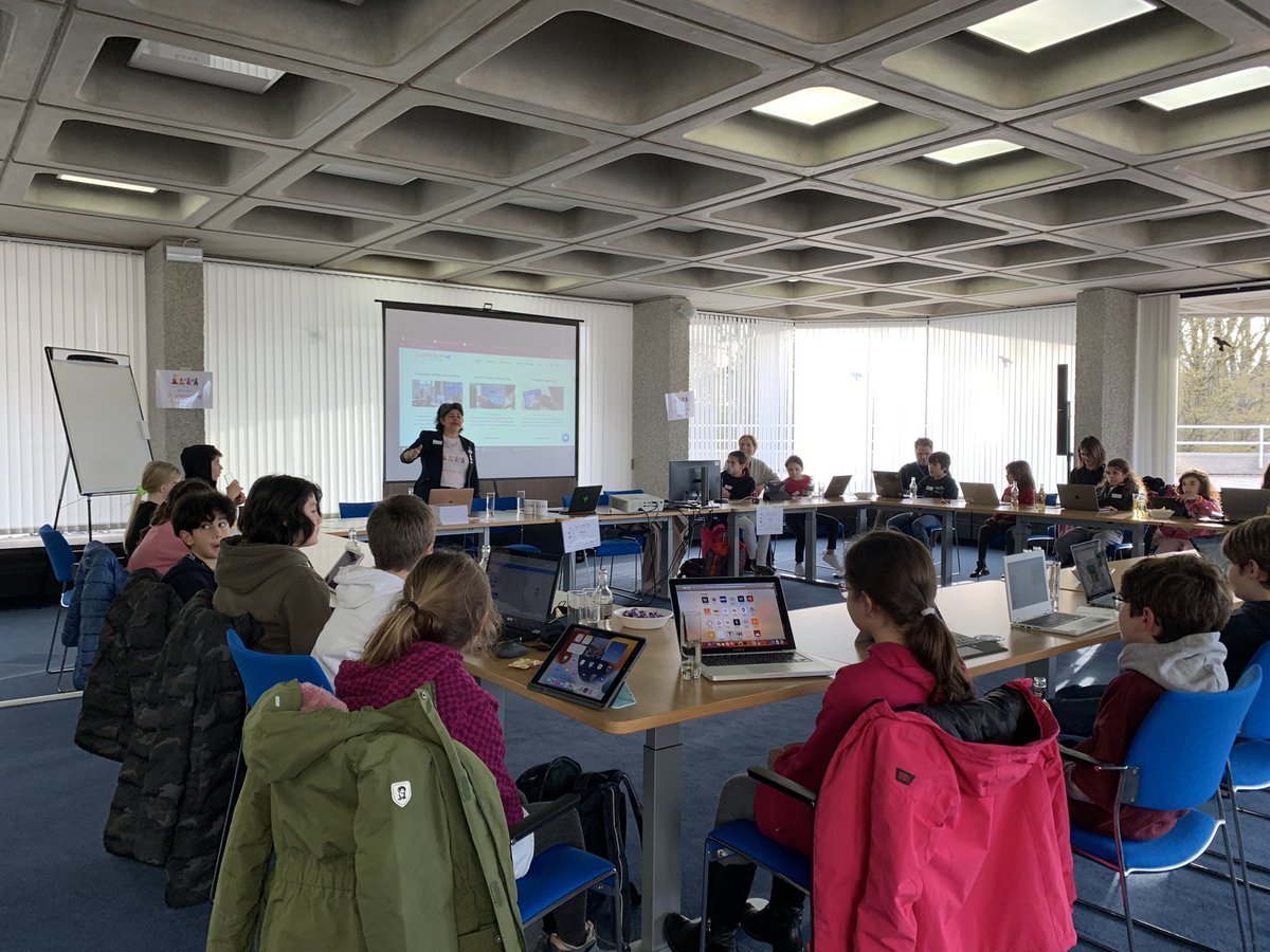 Workshop4Me's tweet image. Celebrating #iwd #InternationalWomansMonth  at @EIB running an intro workshop to #scratch, and conducting a #hackathon. Well done to each team for their fantastic project and presentation !

#iwd #eib #womensmonth #coding #hackathon #girlsintech #scratch  #workshop4me