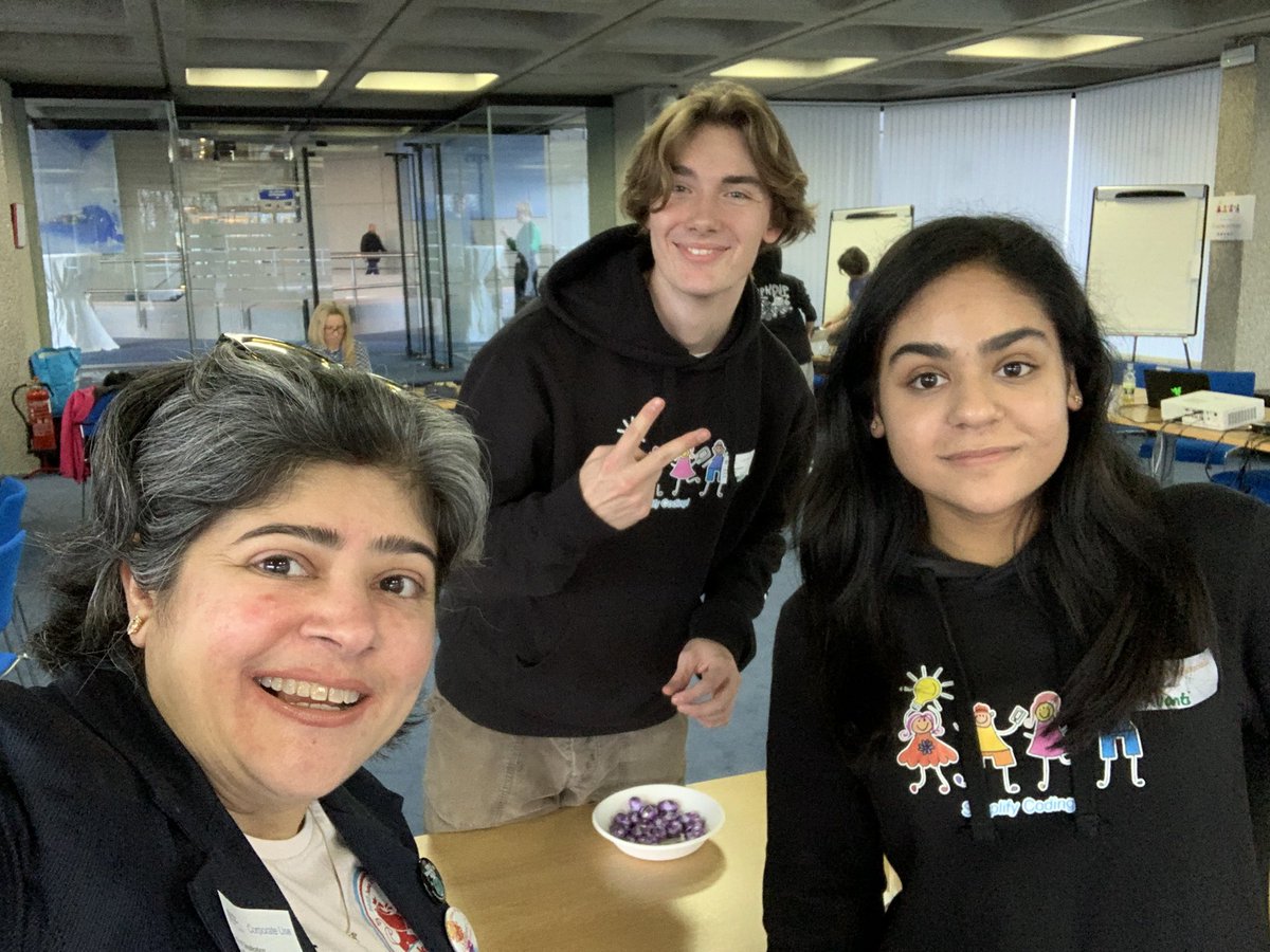 Workshop4Me's tweet image. Celebrating #iwd #InternationalWomansMonth  at @EIB running an intro workshop to #scratch, and conducting a #hackathon. Well done to each team for their fantastic project and presentation !

#iwd #eib #womensmonth #coding #hackathon #girlsintech #scratch  #workshop4me
