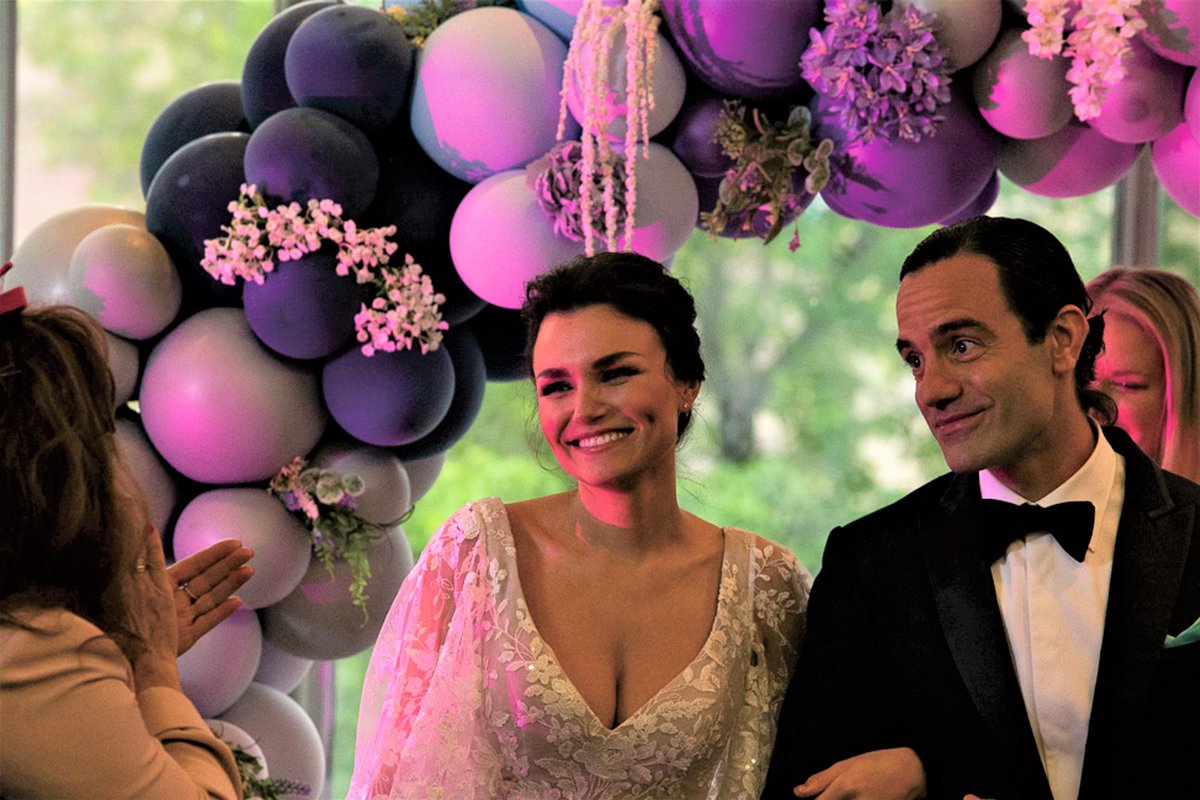 本日よりサロンシネマでは「トゥモロー・モーニング」公開です。
ロンドンを舞台に、１組の男女の結婚前夜と離婚前夜の2つの時間軸を交錯させて描いた人気ミュージカルの映画化です。
本格派ミュージカル俳優の歌声をぜひスクリーンで！
連日10:10より、30(木)までの1週間限定上映です。