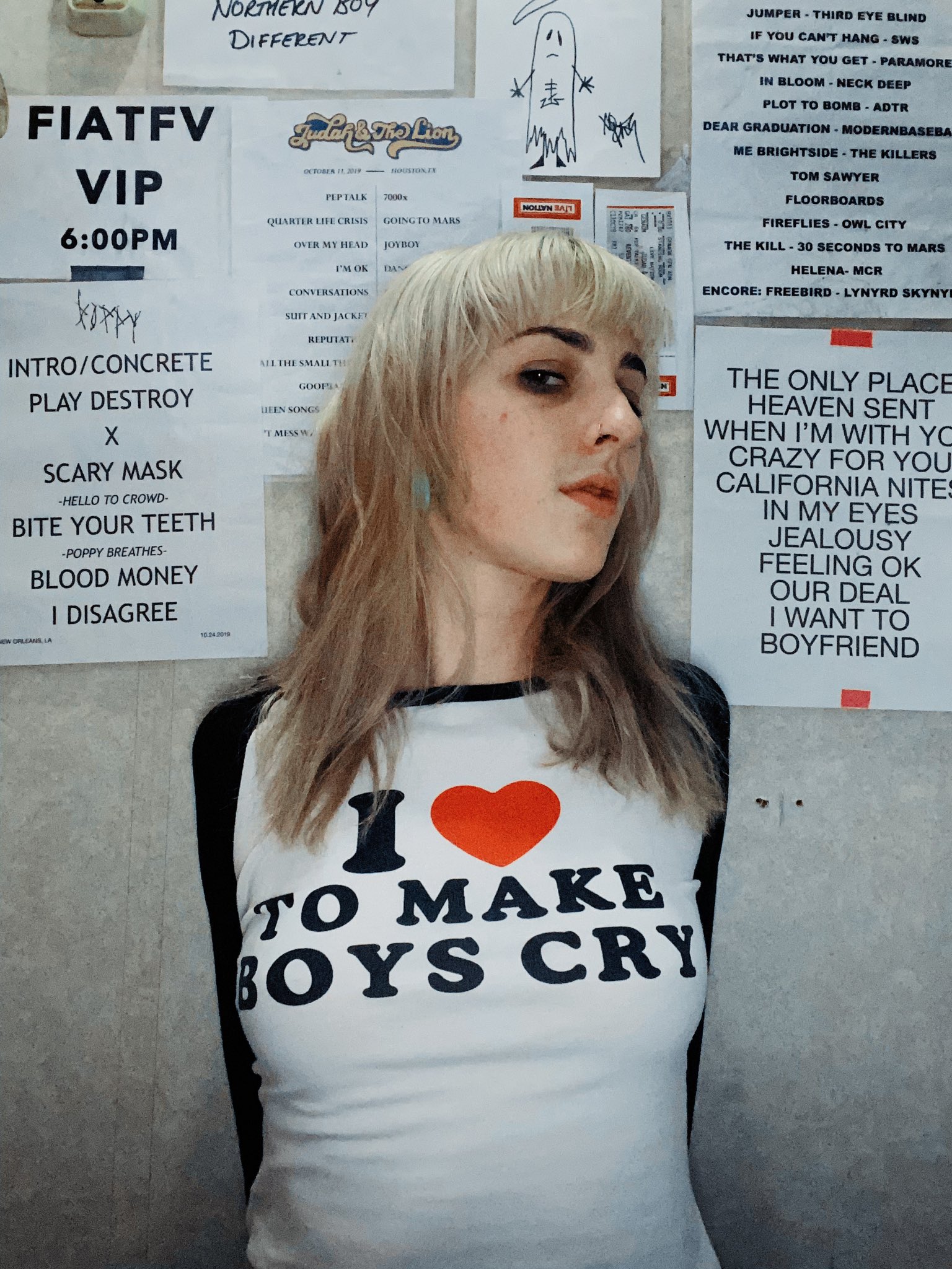 2 pic. new fav tshirt ~<3 https://t.co/Doc3tbfQ0g