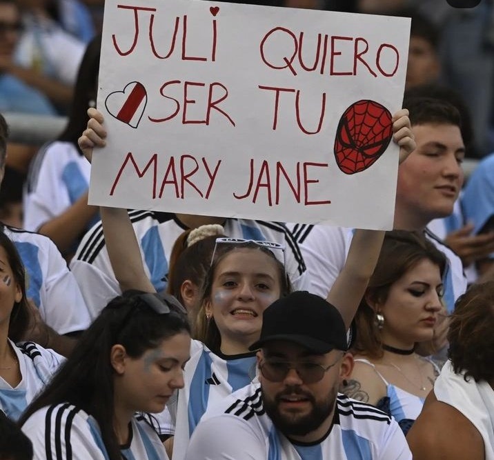 Yo al ver a Julián Álvarez: