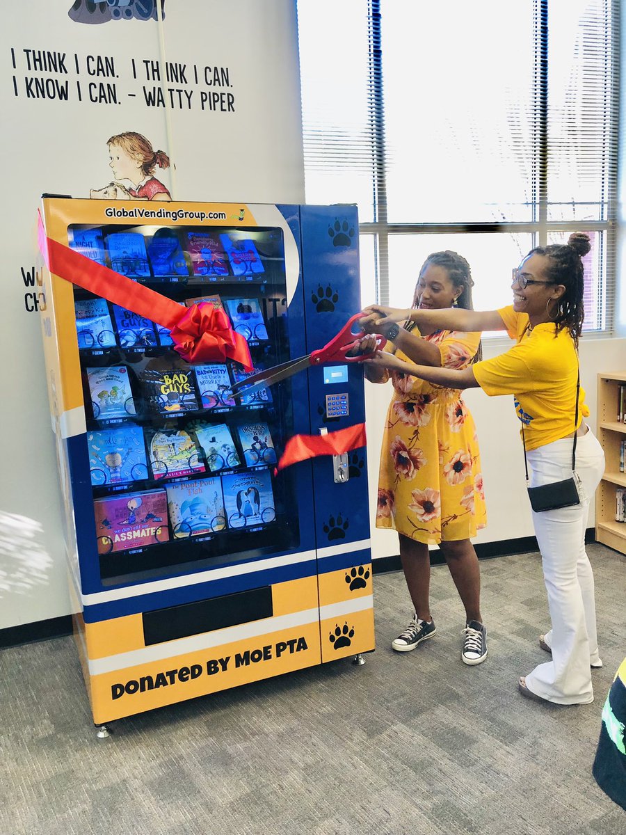 nikkoleflowers1's tweet photo. Ribbon Cutting Ceremony for our book vending machine! Thank you parents and PTA for this generous donation! @FultonCoSchools @FultonZone7 @pbwright17 @MOE_tigersart @MoePta #WeAreMOE https://t.co/1r3w8rhn9A