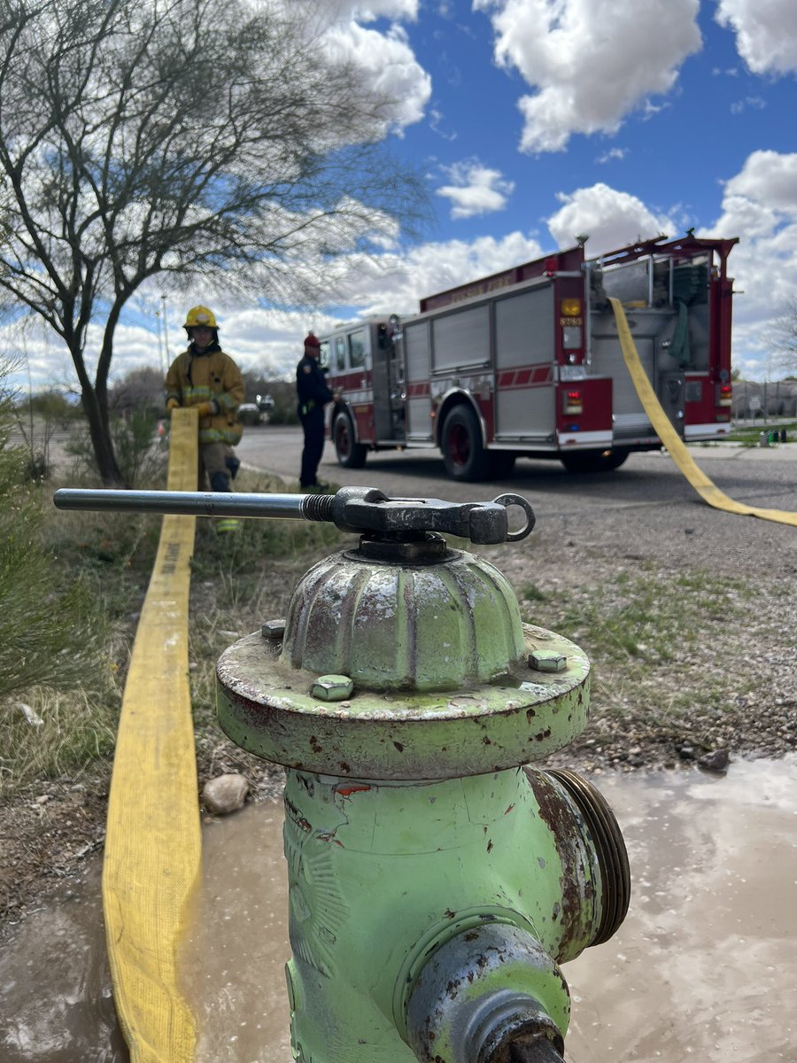 TucsonFireDept's tweet photo. PRACTICE PRACTICE πͺπ©βπ It was a morning full of drilling for #TucsonFire Recruit Class 23-1, including making a hydrant, throwing ladders, as well as hoisting tools and other equipment πͺ π π¦
#TFD #firefighter #firefighterintraining #firerecruit #Tucson https://t.co/YsRtyuNECn