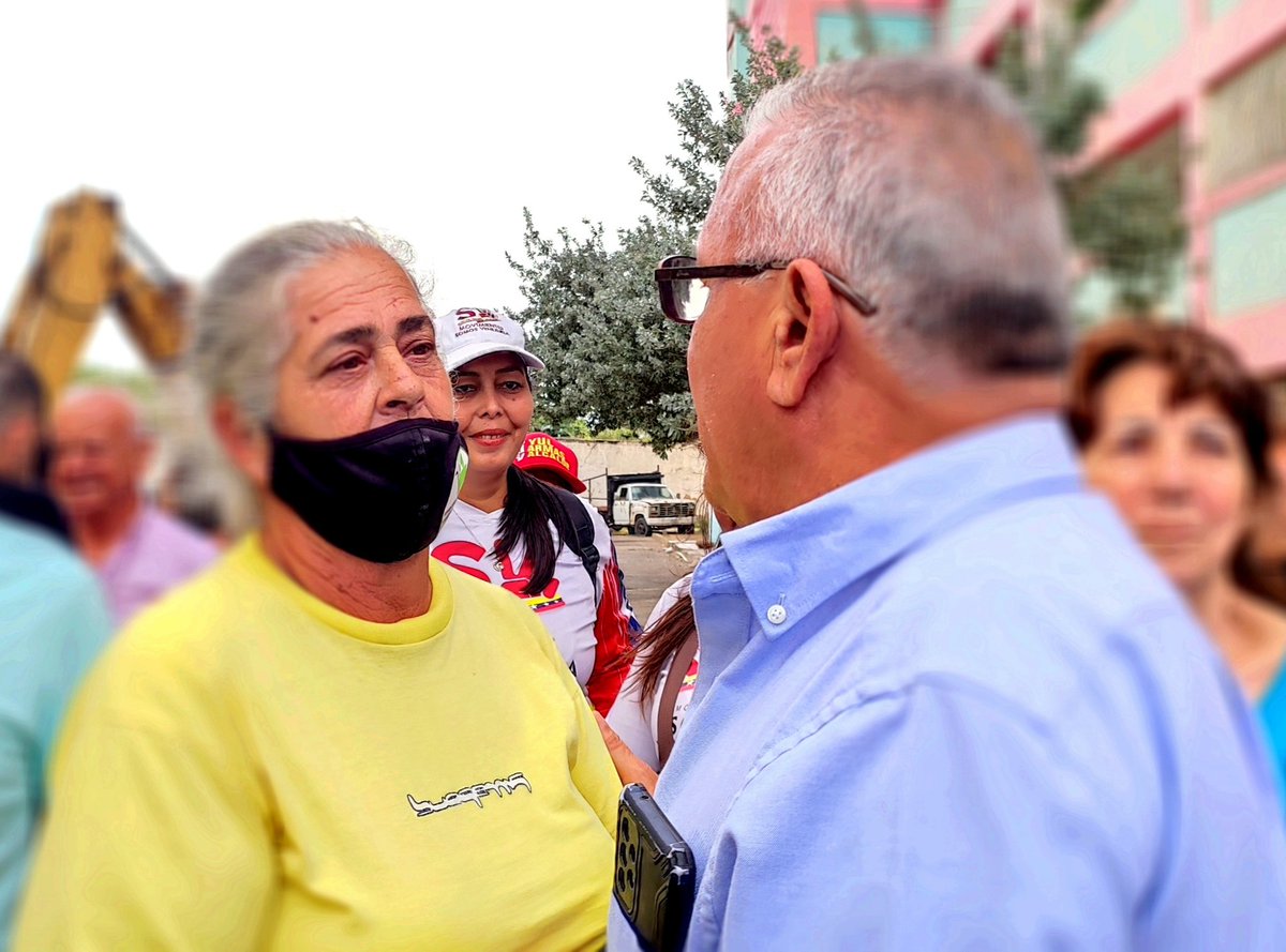 YulArmas_'s tweet photo. Junto a nuestro Pdte. @NicolasMaduro estamos trabajando por Juan Griego, estamos trabajando por nuestro municipio #Marcano de la mano de los jefes de UBCH, líderes comunitarios y jefes de calle, nada nos detiene y nada nos detendrá. Nosotros venceremos! https://t.co/JVSJs94F80