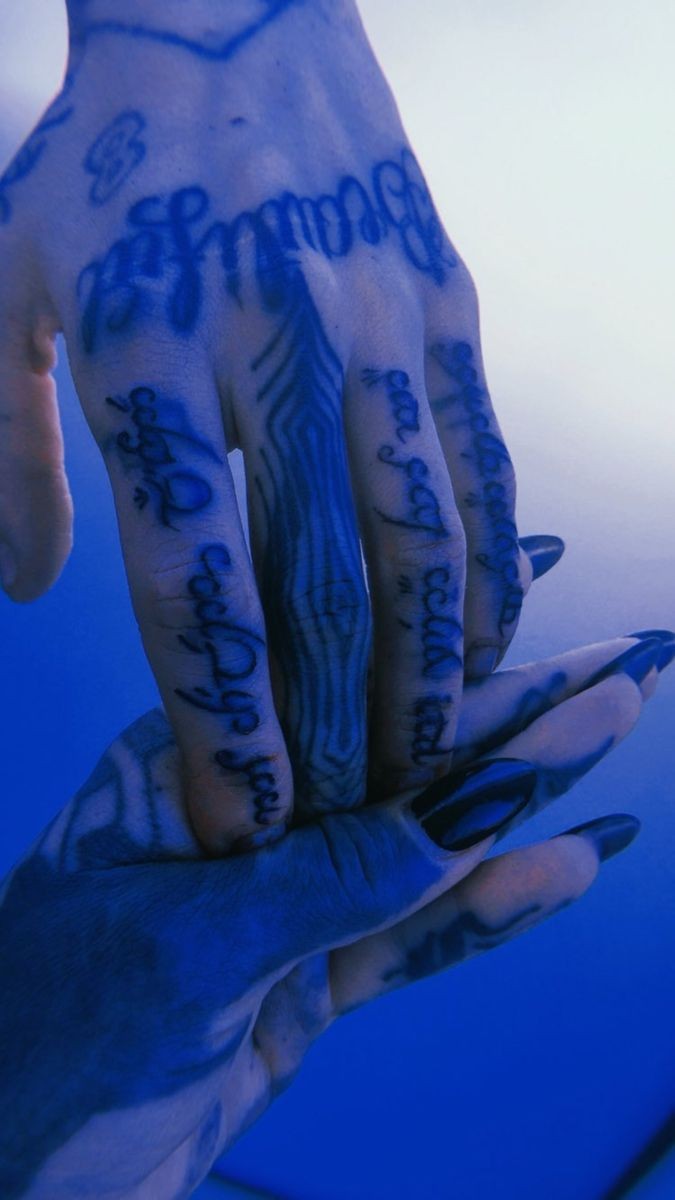 HalfaxaAngels's tweet photo. one of the best things in grimes:
1. hands https://t.co/Daur7S6NdJ
