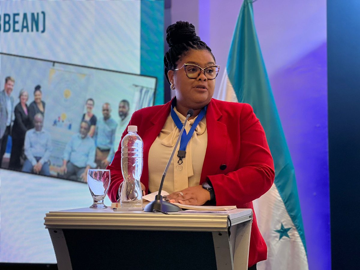 KixLac's tweet photo. 🇭🇹 "Nous devons renforcer la capacité des enseignants et des directeurs d'école à développer l'innovation ascendante dans le système éducatif des Caraïbes. #StateUniversityofHaiti y @ourvoiceslu #KixLac #rencontrerégionale https://t.co/XjdHeK5oLL
