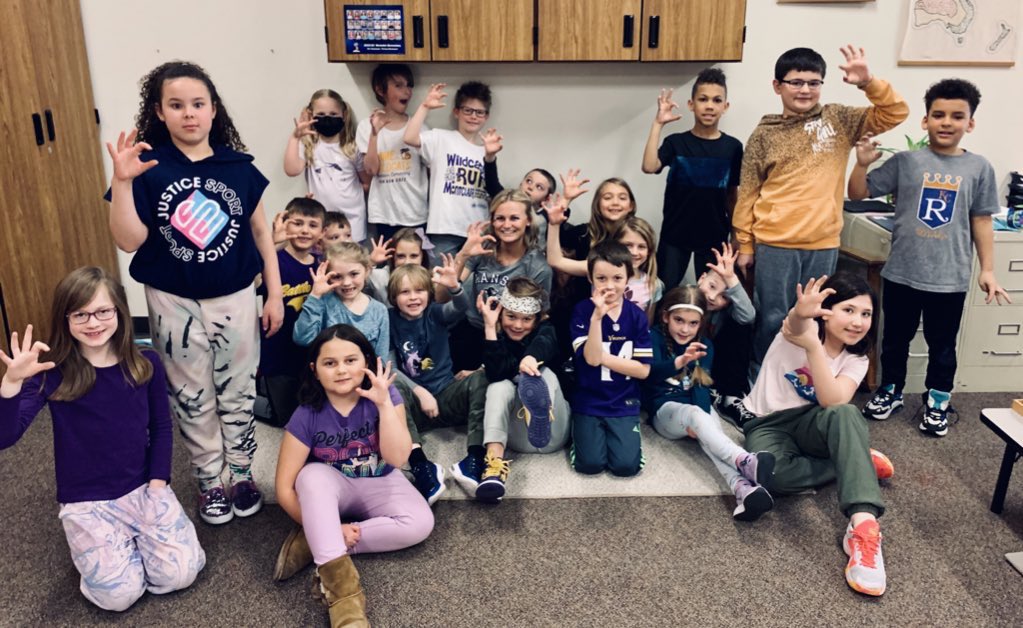 missvanderplas's tweet photo. @KStateMBB, we are cheering you on from Omaha! EAT ‘EM UP!! @kstatesports @CoachJTang #EMAW  #marchmadness2023 🏀🤍💜 https://t.co/ApibfvEQAC