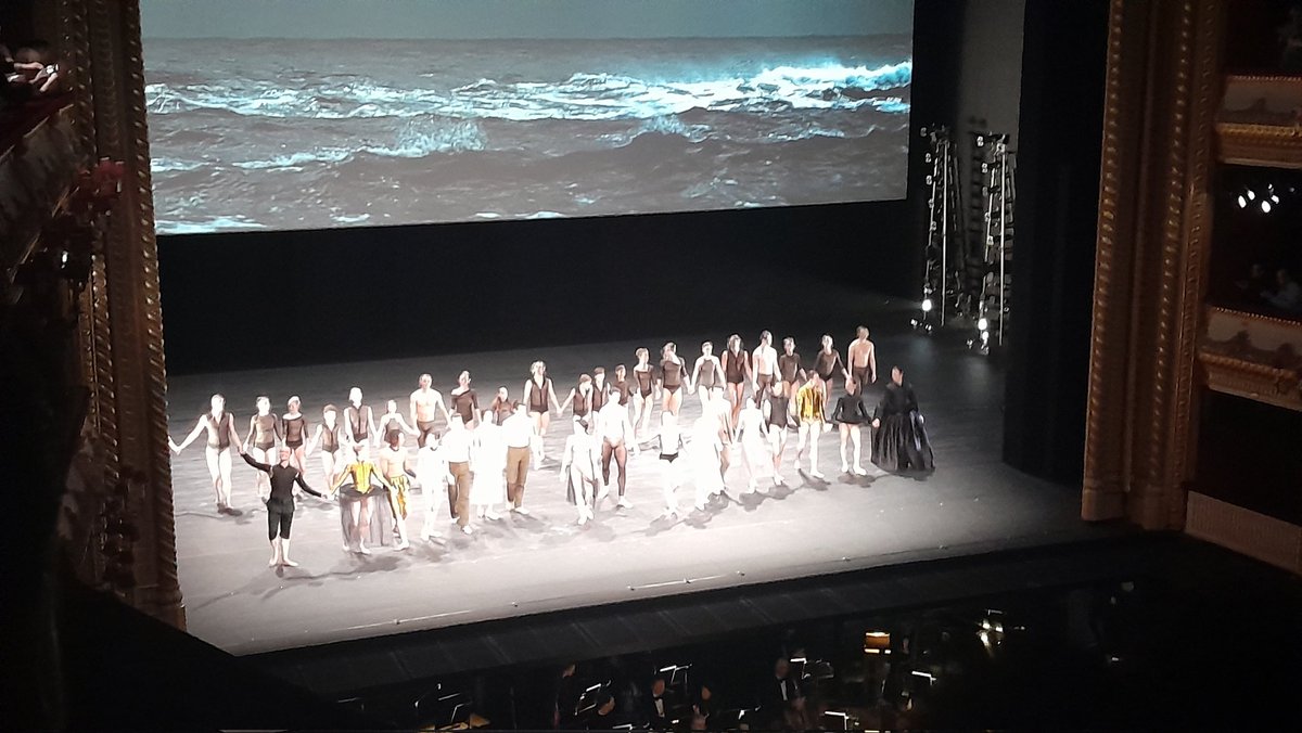 LandmarkHistory's tweet photo. Brimming over to have been treated to the last night of #WoolfWorks @RoyalOperaHouse by my darling daughter. Completely spellbinding performances, wonderful @maxrichtermusic score. 🙏 https://t.co/dppejdsB8Z