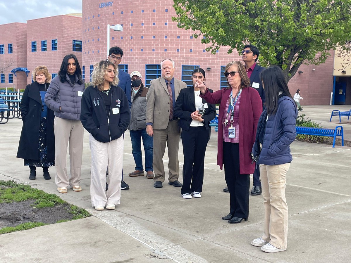 PleasantonUSD's tweet image. A great #YouthinGovernment Day with our #PUSDedu high school students learning about public service through local government. Thanks to Board President Steve Maher, VP Mary Jo Carreon &amp;amp; Trustee Kelly Mokashi for helping showcase the many opportunities to serve through education