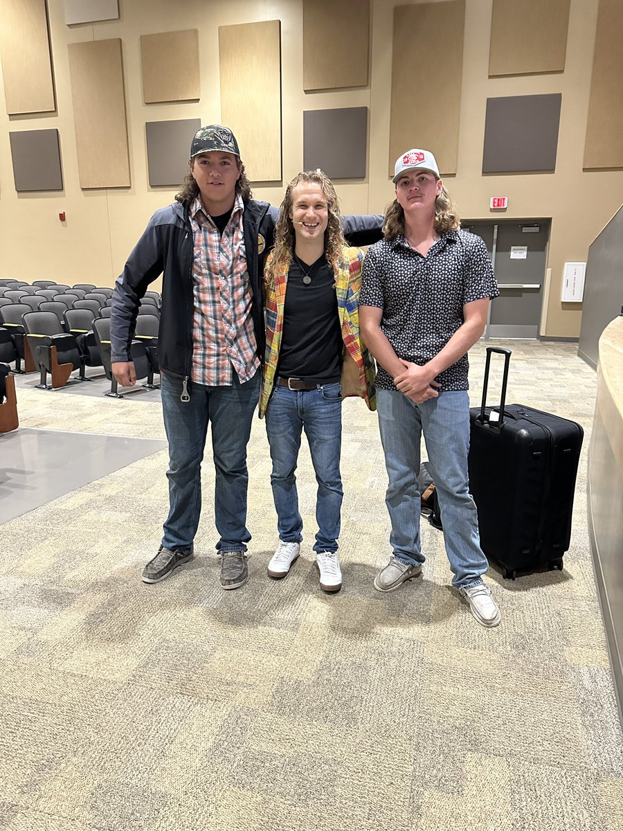 NickTokman's tweet photo. Moore Haven Middle High School, thanks so much for having me  &amp; making me feel welcome. Loved you all &amp; can’t wait to see what you’ll accomplish. just because you’re in a certain situation doesn’t mean it has to stay that way. You can be the change. #muchlove #becomeyourcaptain https://t.co/wjvVxfES8O