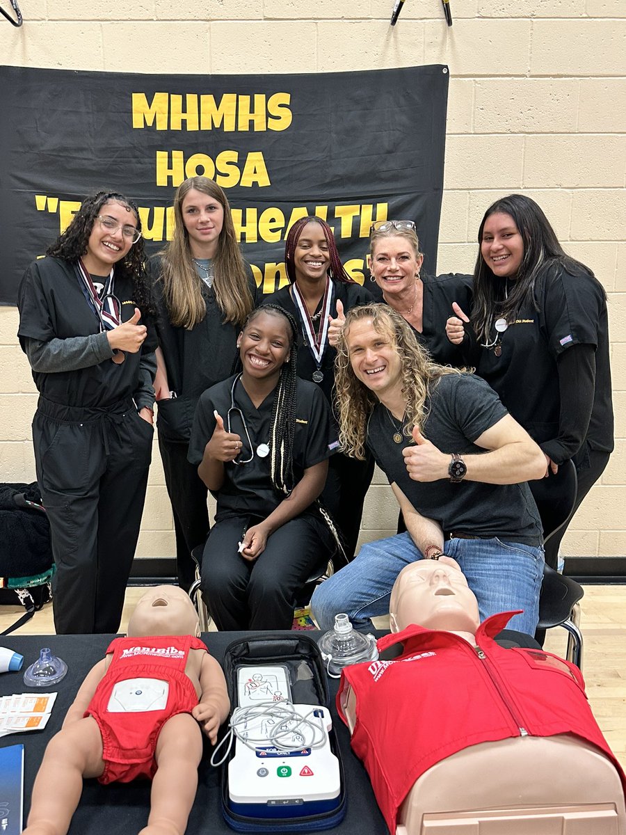 NickTokman's tweet photo. Moore Haven Middle High School, thanks so much for having me  &amp; making me feel welcome. Loved you all &amp; can’t wait to see what you’ll accomplish. just because you’re in a certain situation doesn’t mean it has to stay that way. You can be the change. #muchlove #becomeyourcaptain https://t.co/wjvVxfES8O