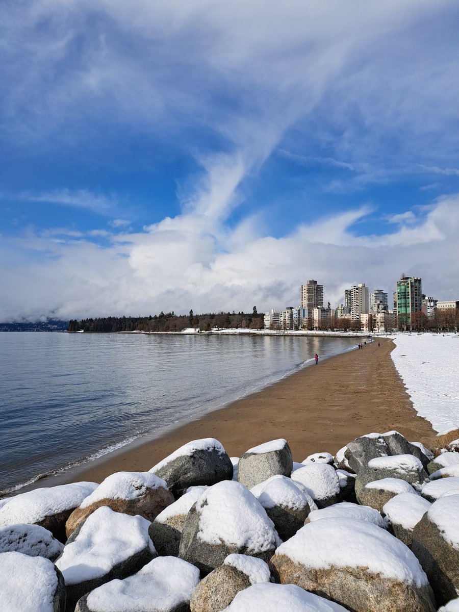 Eve Rogers (@dreverogers) on Twitter photo I recently relocated (with my incredible fiancé) from London, UK to Vancouver, BC 🌎 I will really really miss the amazing team at <a href="/CommsBio/">Communications Biology</a> & handling so many cool papers, but I'm very excited to start at <a href="/STEMCELLTech/">STEMCELL Technologies</a>!
Here are some photos from our first few weeks! ⬇️🇨🇦 I recently relocated (with my incredible fiancé) from London, UK to Vancouver, BC 🌎 I will really really miss the amazing team at <a href="/CommsBio/">Communications Biology</a> & handling so many cool papers, but I'm very excited to start at <a href="/STEMCELLTech/">STEMCELL Technologies</a>!
Here are some photos from our first few weeks! ⬇️🇨🇦