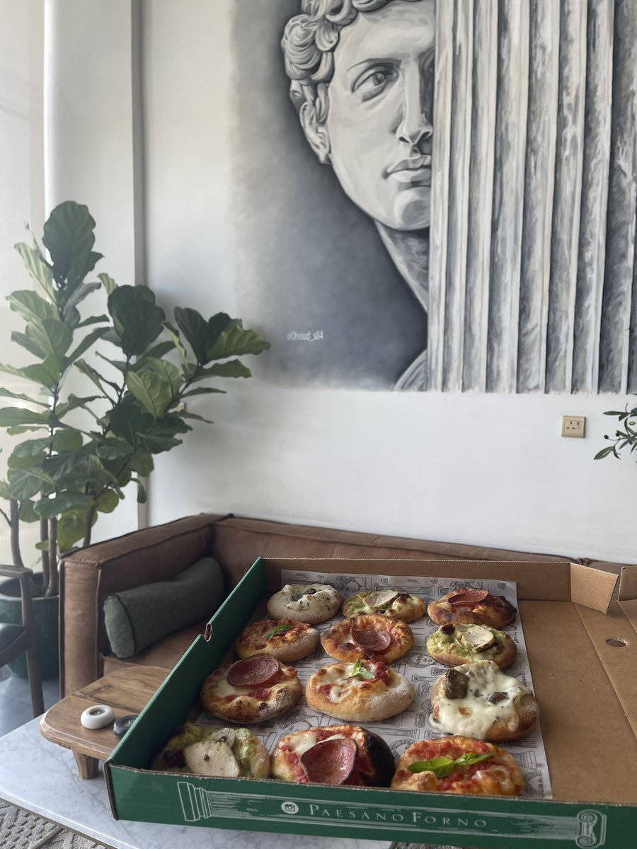 جديد رمضان ميني بيتزا : تشكيلة منوعة من 12 قطعة بين بيتزا ترافل، بيتزا دجاج بالبيستو، بيتزا مرقريتا، بيتزا الببروني.