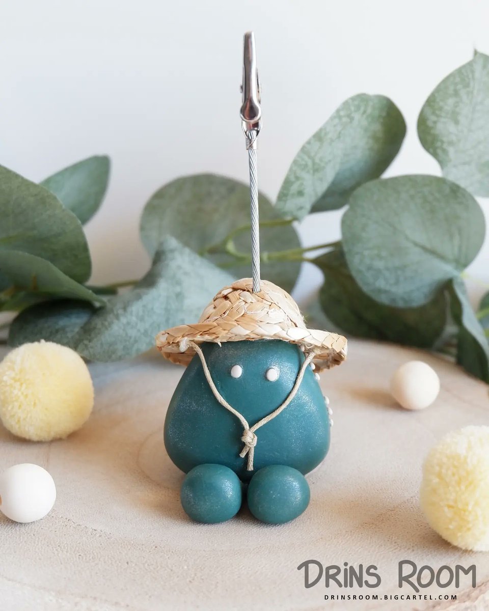 Drins's tweet photo. SAY HI TO SOOPY!! 🌱😌 This cutie had been on my list for so long and it's here! 🥹 I made Soopy thinking about using it as a desk buddy or as a photo clip, but it looks cute even just as a simple piece of decor. The metal clip is removable, depending on how we want to use it 😊 https://t.co/274voymtAn
