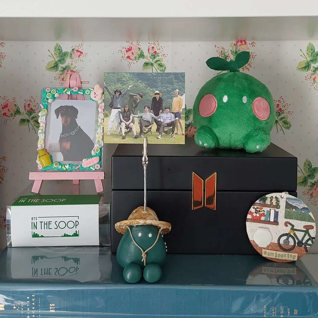 Drins's tweet photo. SAY HI TO SOOPY!! 🌱😌 This cutie had been on my list for so long and it's here! 🥹 I made Soopy thinking about using it as a desk buddy or as a photo clip, but it looks cute even just as a simple piece of decor. The metal clip is removable, depending on how we want to use it 😊 https://t.co/274voymtAn