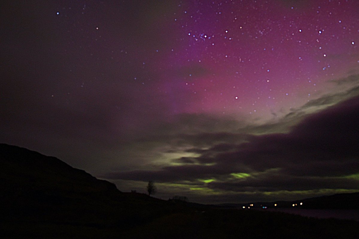bairdy30's tweet photo. Amazing skies over Loch Na Keal #Mull @aurorawatchuk @BBCScotWeather https://t.co/pnhlYf0zIJ