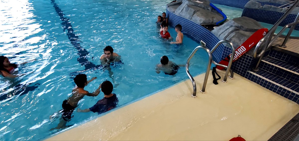 Day 1 Can you swim to survive??  We're learning with <a href="/LifesavingON/">LifesavingSociety ON</a>!  These excited students had a great first day!  #risktakers <a href="/GlenwoodGriffin/">Glenwood Griffins</a>