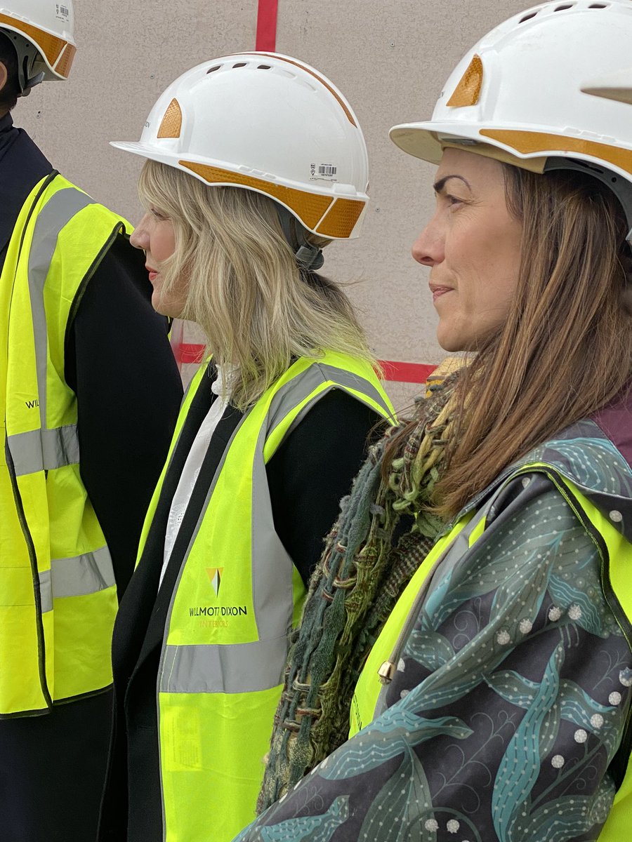 Lorna Lee tweet media