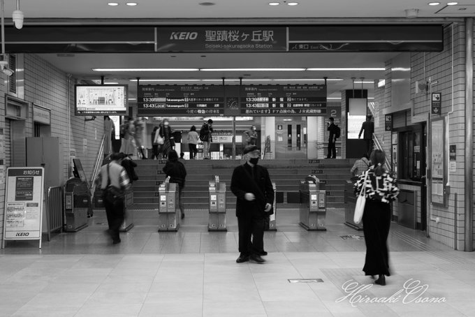 おはようございます(^^聖蹟桜ヶ丘駅の改札前で😀#写真好きな人と繋がりたい #キリトリセカイ #スナップ #街角スナップ