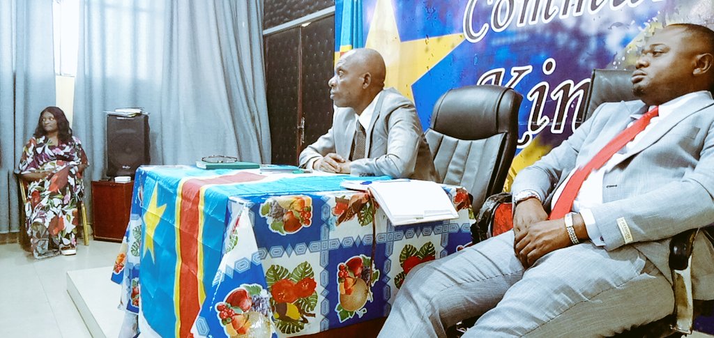 Dans le cadre de la lutte contre les phénomènes kuluna, 

le Bougument de la commune de Kinshasa *maître Bienvenue Mbalibi* ont rencontré aujourd'hui le Président du conseil communal de la jeunesse de même que les  présidents locaux de la jeunesse, pour combattre cette situation.