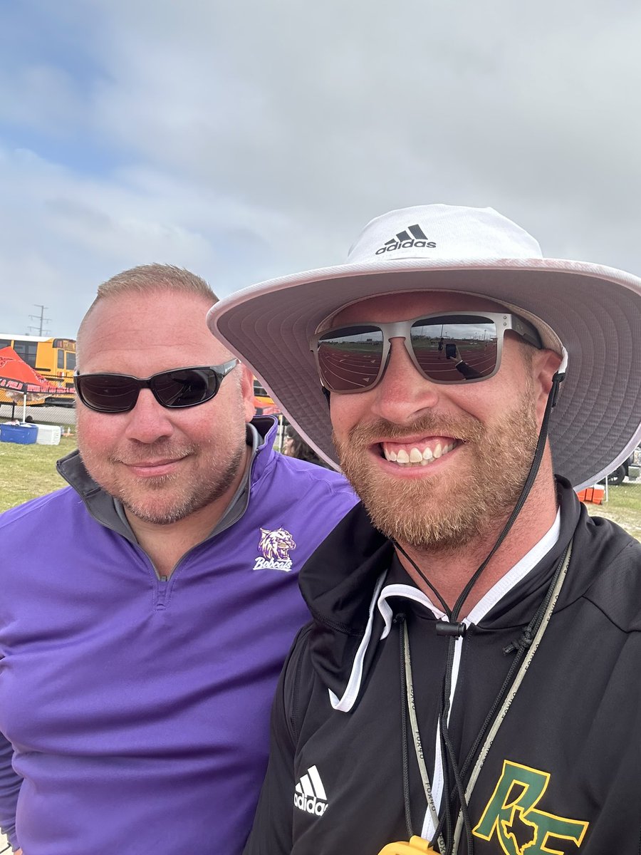 TannerSwinford's tweet photo. Ran into this guy and took a trip down memory lane! Guys like @CoachKVirdell @BadgerHS_Prin and @60regular played a huge role in influencing me to become a coach! Great coaches, even better men! https://t.co/SfqIO5zFRQ