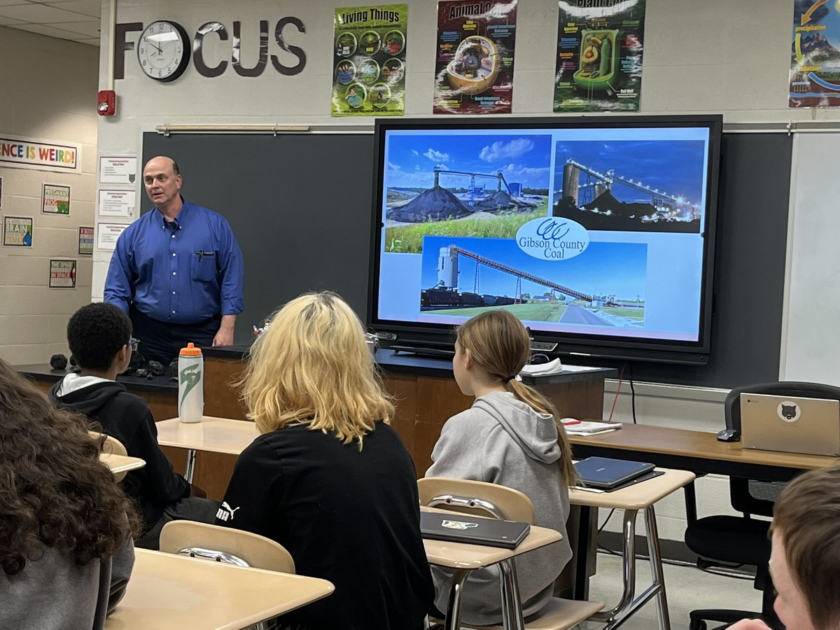 KarenBurke_3's tweet photo. Experts Week at @msdofmtvernon @mvjhsmtvernon Mike Burke, Plant Manager #GibsonCountyCoal sharing info about coal mines with 7th grade science classes #msdmvSTEM #WEAREMV https://t.co/GeqUdHLm2p