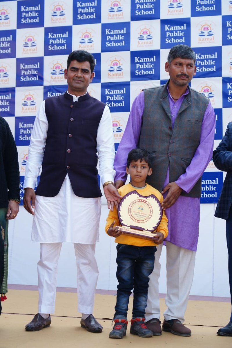 mountaineagle01's tweet photo. Thnks a lot for this great honour all staff members and principal sir of kamal public school (Gurugram)🙏🙏❤️
World record holder 🏆
Heyansh kumar " youngest person to reach mount everest base camp on his foot "
.
.
Website :- https://t.co/zelfh4URqv
#mountaineagle01 #Survivor https://t.co/XiRUt70w4S