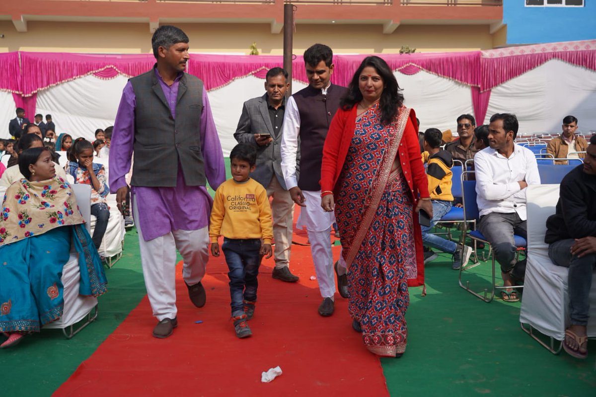 mountaineagle01's tweet photo. Thnks a lot for this great honour all staff members and principal sir of kamal public school (Gurugram)🙏🙏❤️
World record holder 🏆
Heyansh kumar " youngest person to reach mount everest base camp on his foot "
.
.
Website :- https://t.co/zelfh4URqv
#mountaineagle01 #Survivor https://t.co/XiRUt70w4S