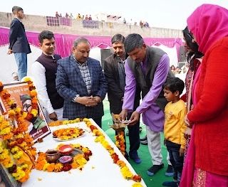 mountaineagle01's tweet photo. Thnks a lot for this great honour all staff members and principal sir of kamal public school (Gurugram)🙏🙏❤️
World record holder 🏆
Heyansh kumar " youngest person to reach mount everest base camp on his foot "
.
.
Website :- https://t.co/zelfh4URqv
#mountaineagle01 #Survivor https://t.co/XiRUt70w4S