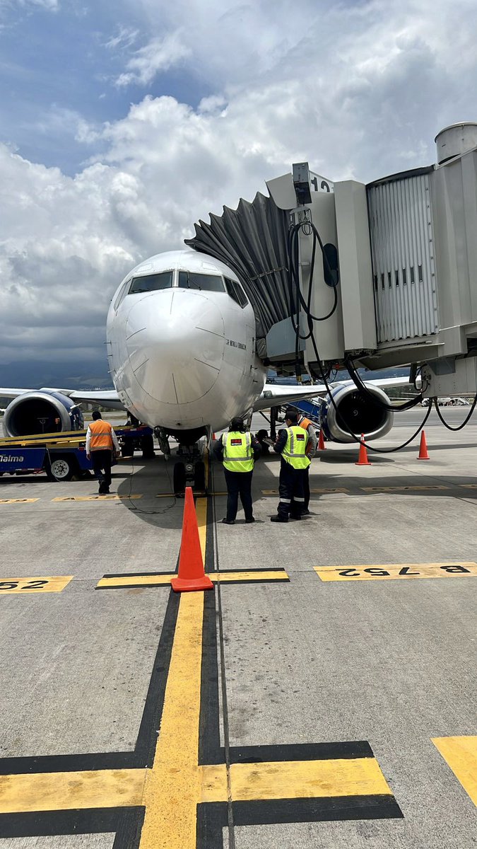 Nuestra #VinotintoSub17 <a href="/juvenilesfvf/">Juveniles Vinotinto</a> aterrizó en la ciudad de Quito, 🇪🇨 para su encuentro en el Sudamericano. 

#VolamosContigo