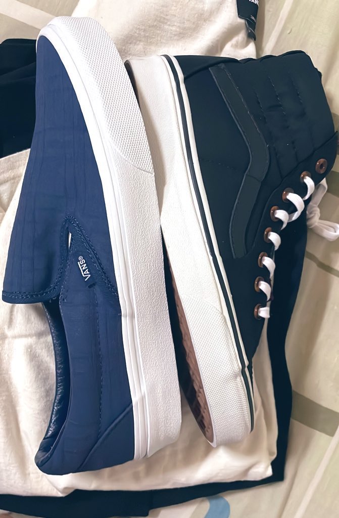 Vans_Py's tweet photo. @Tobiasguzman13 Final feliz, ya encontramos a tu par perdido y de paso un amigo nuevo por si quieras 🙃. Te pasamos los datos al dm de insta. 😎 https://t.co/Wctb58GnqO