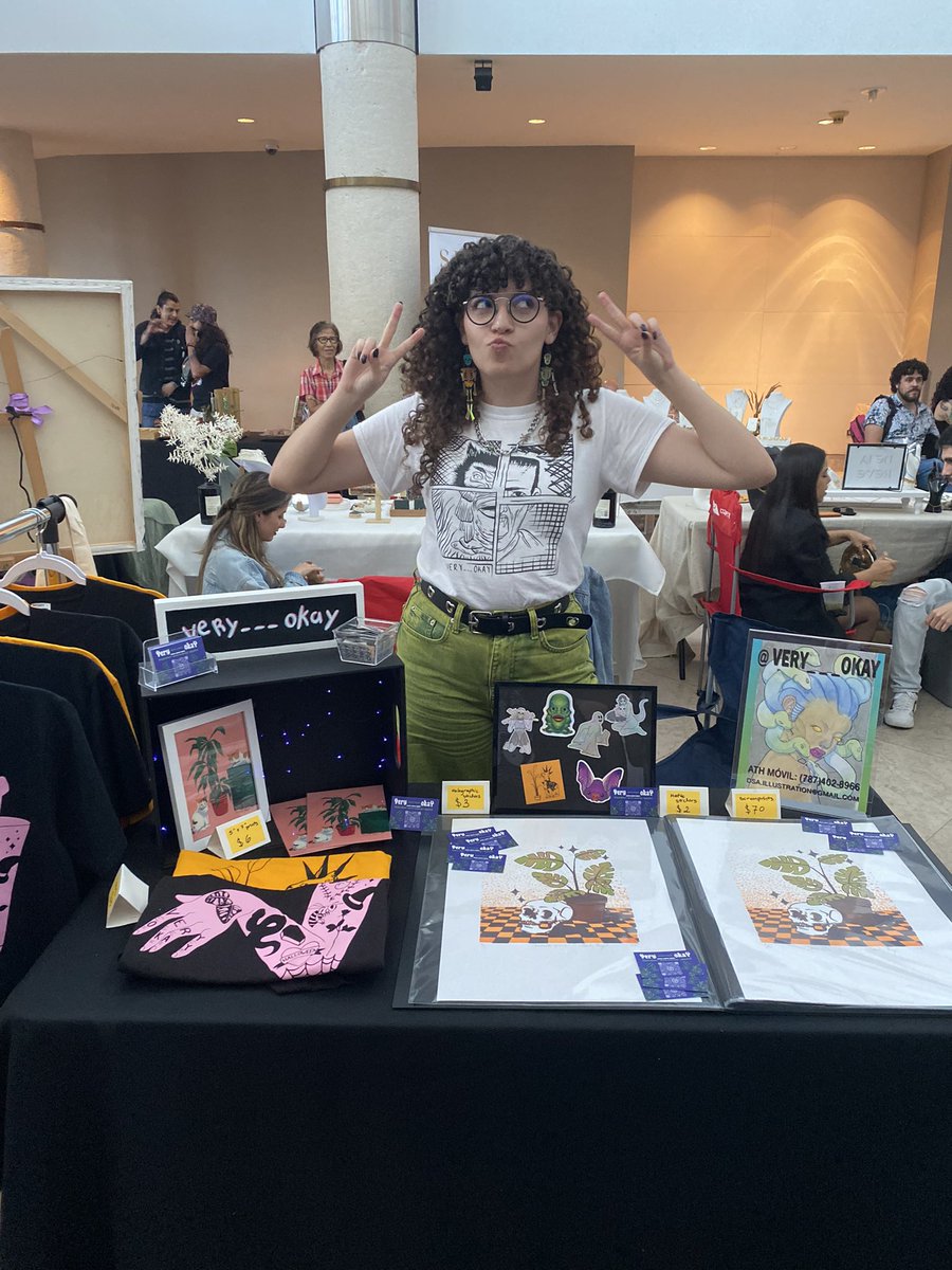 notdarel_'s tweet photo. Holiss 
My name is Dareliz. I’m a Puerto Rican 🇵🇷✨ illustrator and printmaker. 
I draw lots of cats and people and own exactly two pairs of green pants 🌱
#ArtistoftheCaribbean #ArtistsoftheCaribbean https://t.co/7V4Ebye7Ft