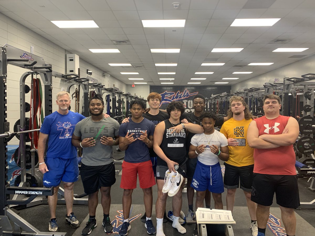 Great to have ⁦<a href="/QuinonezDakota/">Dakota Quinonez</a>⁩ come back &amp; drop in on the senior football workout guys! #RebelFam
⁦<a href="/ByrnesFootball/">Byrnes Rebels Football</a>⁩
