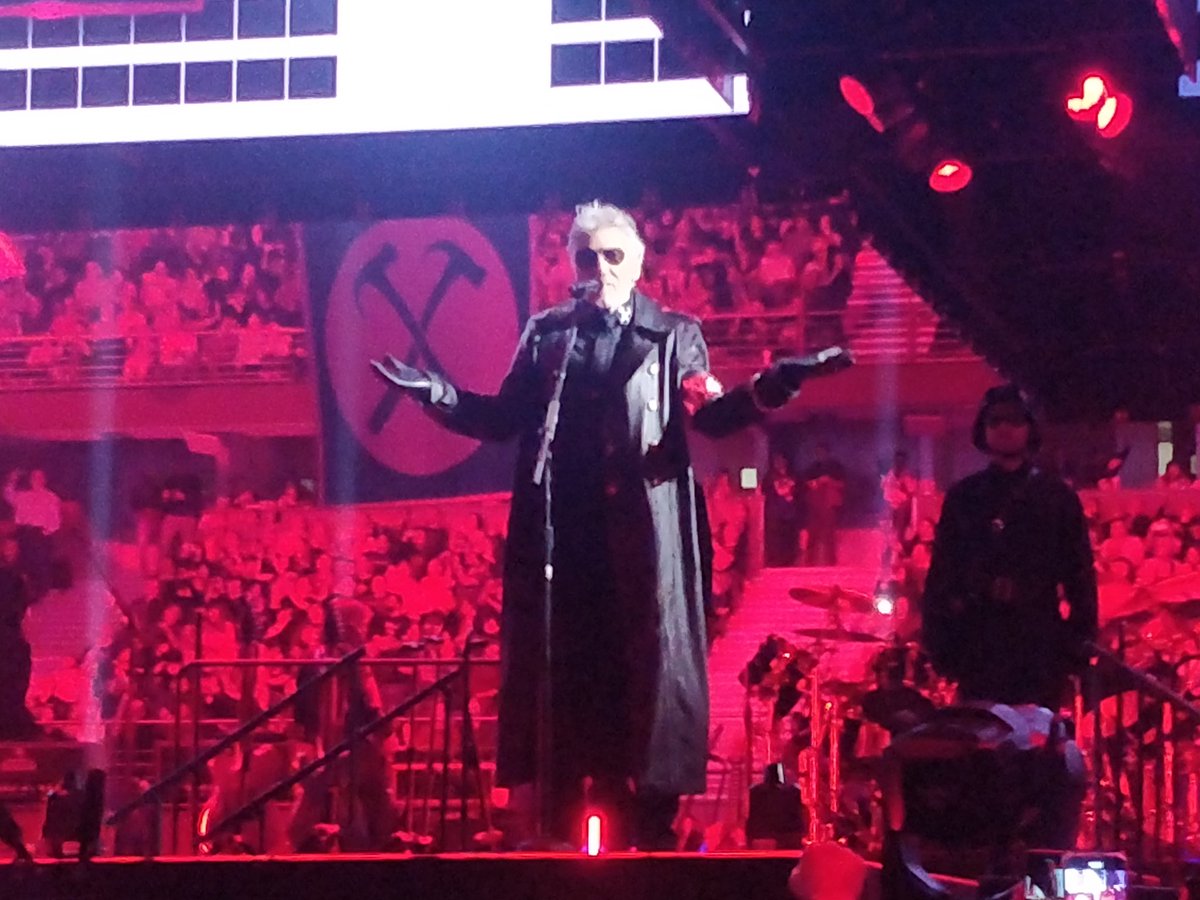 kamtoro's tweet photo. Thank you Roger for being you, we love you for what you have given us and for what you stand for. #RogerWaters #DividedWeFall #FuckNuclearWar #FreeAssange https://t.co/i4xjycoei6