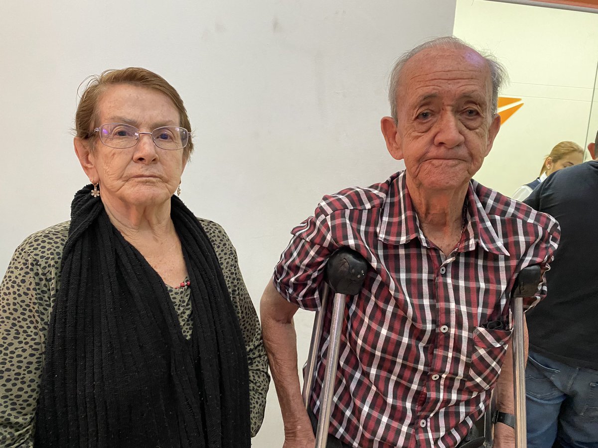 hperiodista's tweet photo. Señores @ultraairoficial 
Julio y Josefina viajaron desde San Rafael Antioquia hasta Rionegro y tenían vuelo para Santa Marta. Allí Iban a celebrar sus 64 años de casados. Se devuelven para su casa tristes y en bus. Su hijo ahorró un año para llevarlos.
¿Qué se puede hacer? 😳 https://t.co/xCY8jE64Q3
