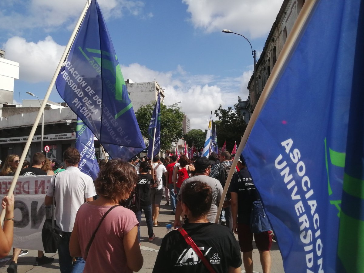 adurfcs's tweet photo. Hoy marchamos contra esra reforma jubilatoria que nos hace trabajar más años y jubilarnos con peores ingresos.
A informarse, compartir y resistir
#QueNoTeRobenElFuturo https://t.co/A4RMOYt9fQ