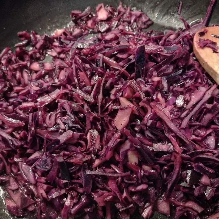 ThisByrdTweets's tweet photo. Red cabbage is purple. #EndTheLie https://t.co/QI45s3Lebg