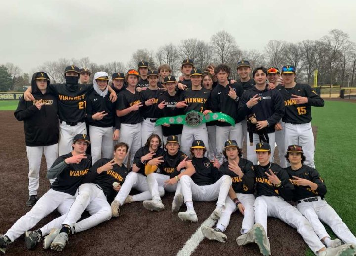 Vianney Baseball tweet media